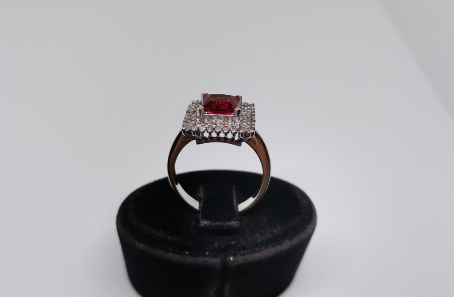 KARE MODEL YAKUT VE PIRLANTA TAŞLI YÜZÜK