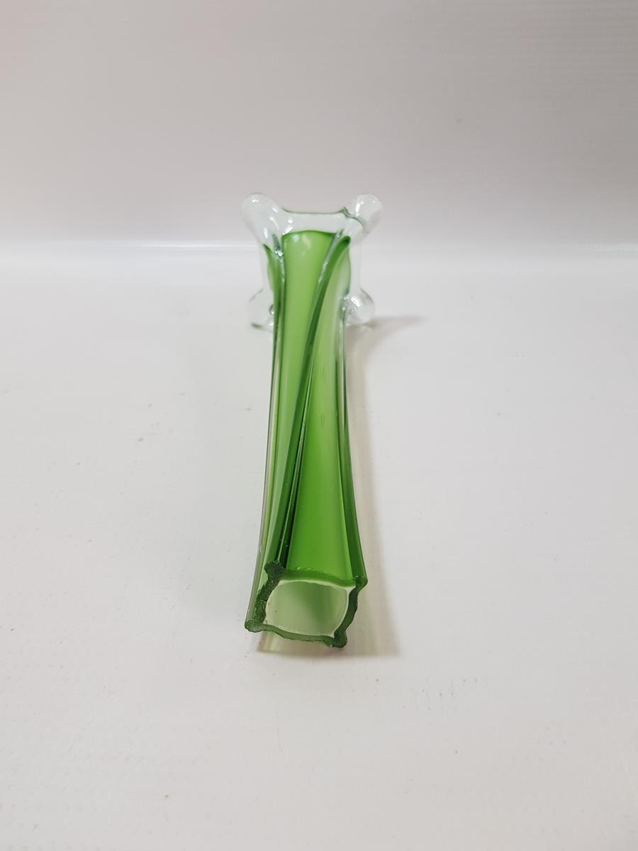 YEŞİL RENKLİ MURANO KARANFİLLİK