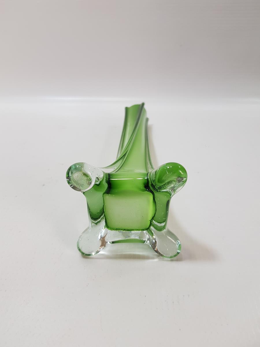 YEŞİL RENKLİ MURANO KARANFİLLİK