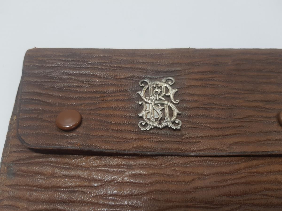 GÜMÜŞ İNSİYALLİ ANTİKA DERİ CÜZDAN