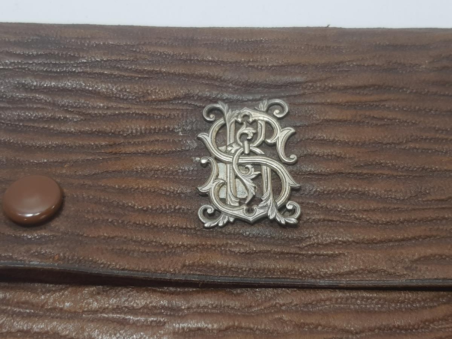 GÜMÜŞ İNSİYALLİ ANTİKA DERİ CÜZDAN