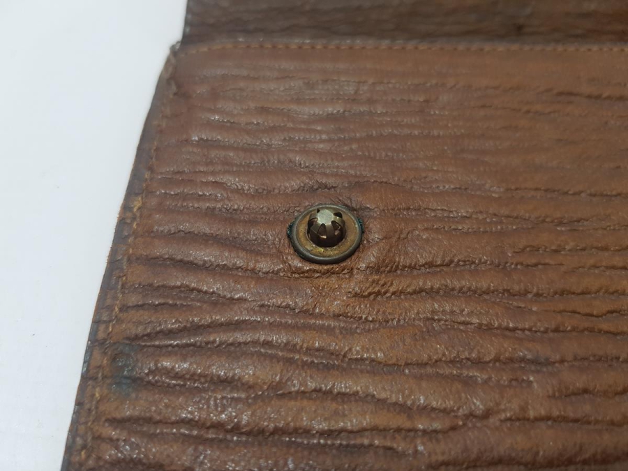 GÜMÜŞ İNSİYALLİ ANTİKA DERİ CÜZDAN