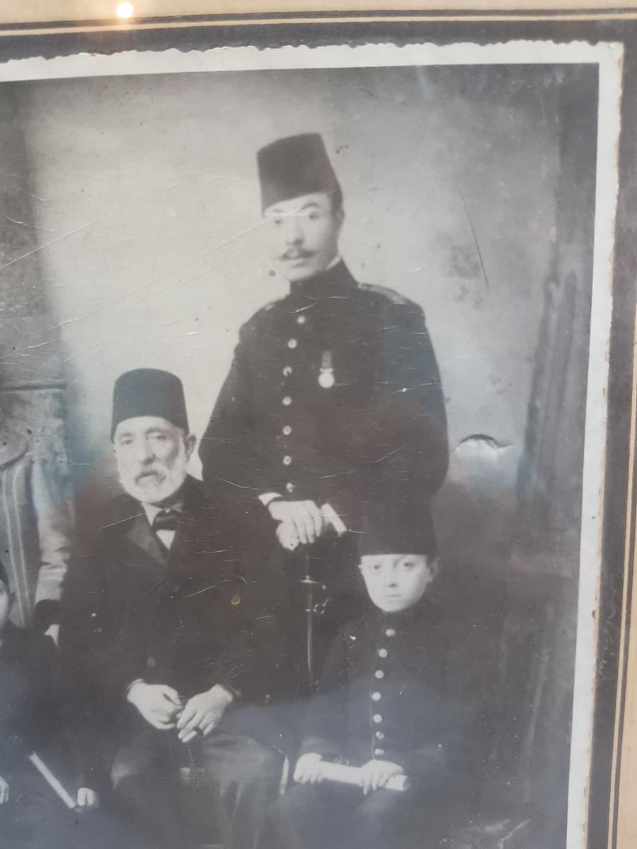 OSMANLI SUBAY VE AİLESİ FOTOĞRAFI