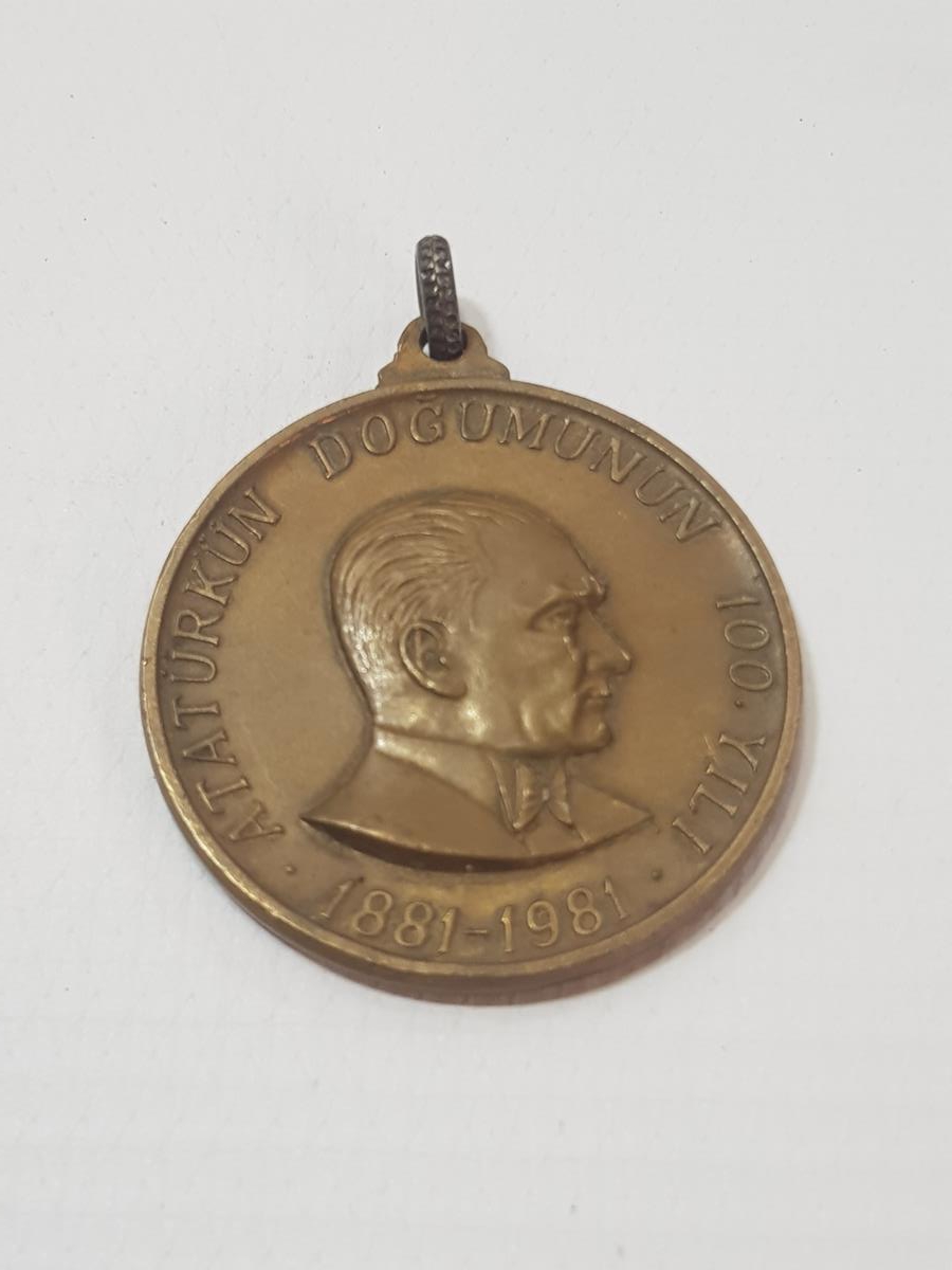 ŞANLIURFA AKPINAR TÜNELİ AÇILIŞINA VE ATATÜRK'ÜN DOĞUMUNUN 100. YILINA ÖZEL BASILMIŞ BÜYÜK BOY MADALYON