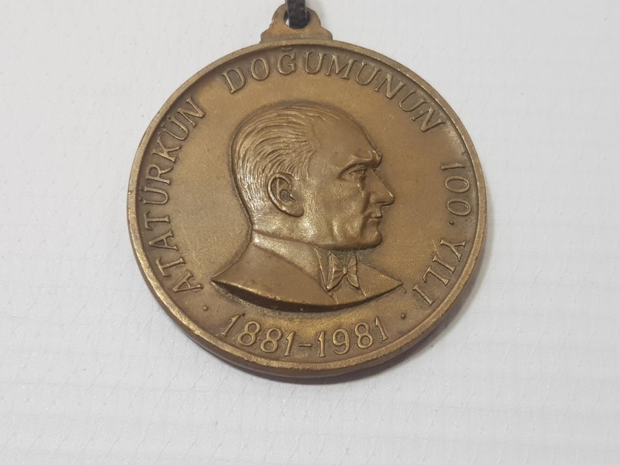 ŞANLIURFA AKPINAR TÜNELİ AÇILIŞINA VE ATATÜRK'ÜN DOĞUMUNUN 100. YILINA ÖZEL BASILMIŞ BÜYÜK BOY MADALYON