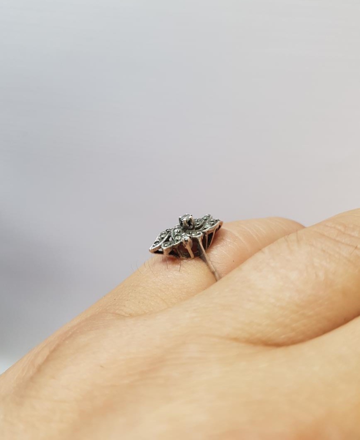 ÇİÇEK FORMLU ANTİKA PIRLANTA YÜZÜK