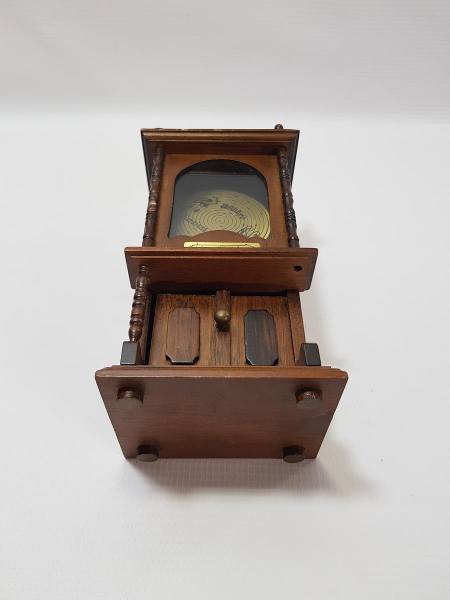 ANTİKA AHŞAP MÜZİK KUTUSU