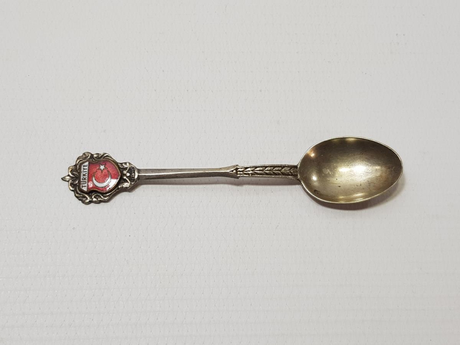 AY YILDIZ BAYRAKLI VE TÜRKİYE YAZILI MİNELİ GÜMÜŞ ÇAY KAŞIĞI