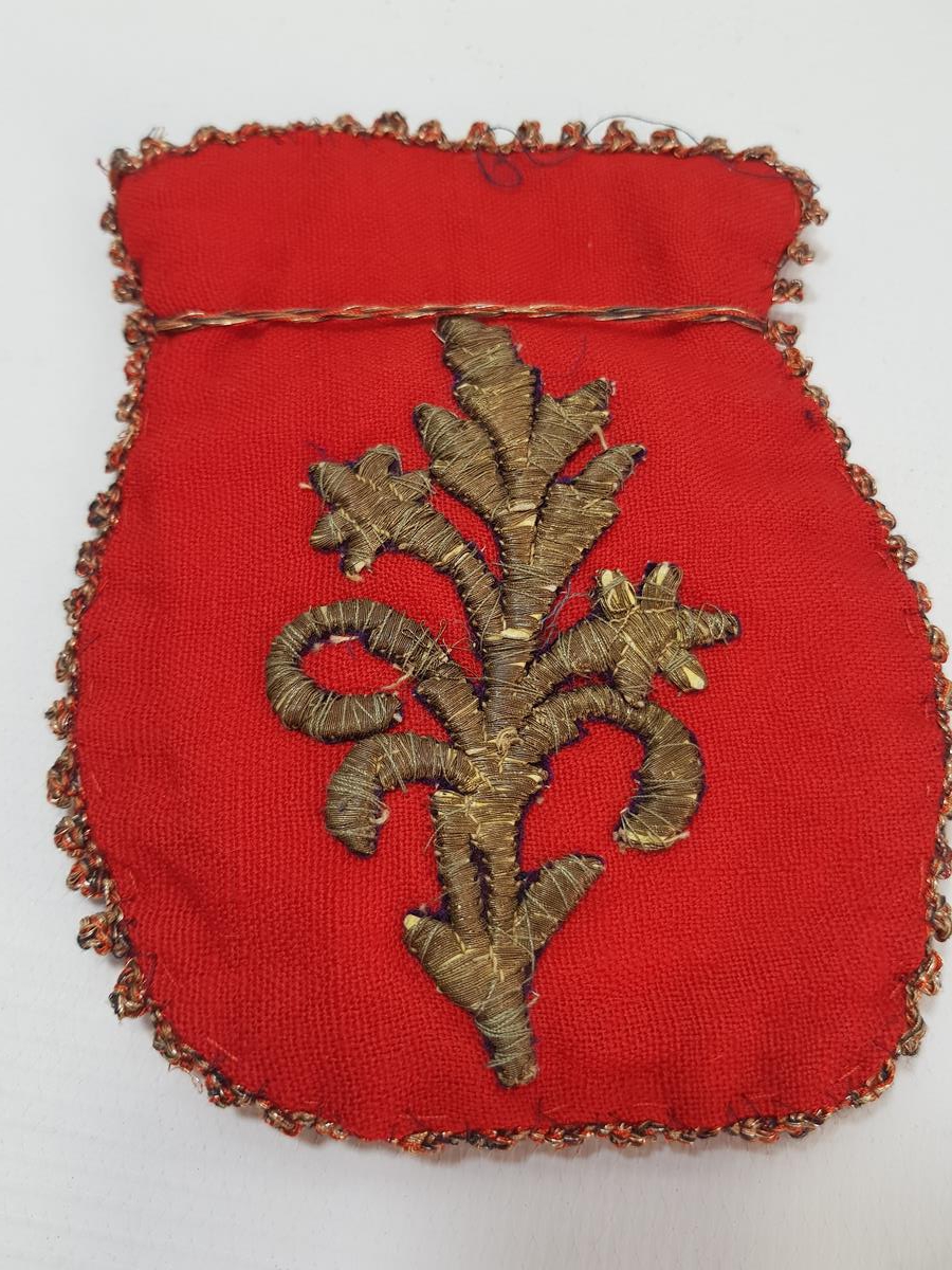 OSMANLI DÖNEMİ KIRMIZI RENKLİ ALTIN SIRMA İŞLEMELİ PARA KESESİ