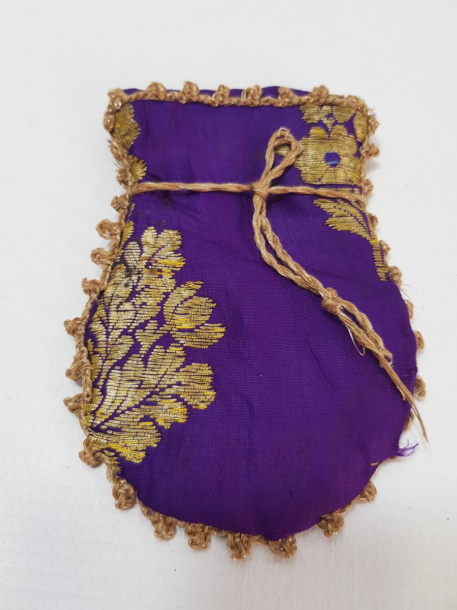 OSMANLI DÖNEMİ ALTIN SIRMA İŞLEMELİ MOR RENKLİ ELMASİYE KESE