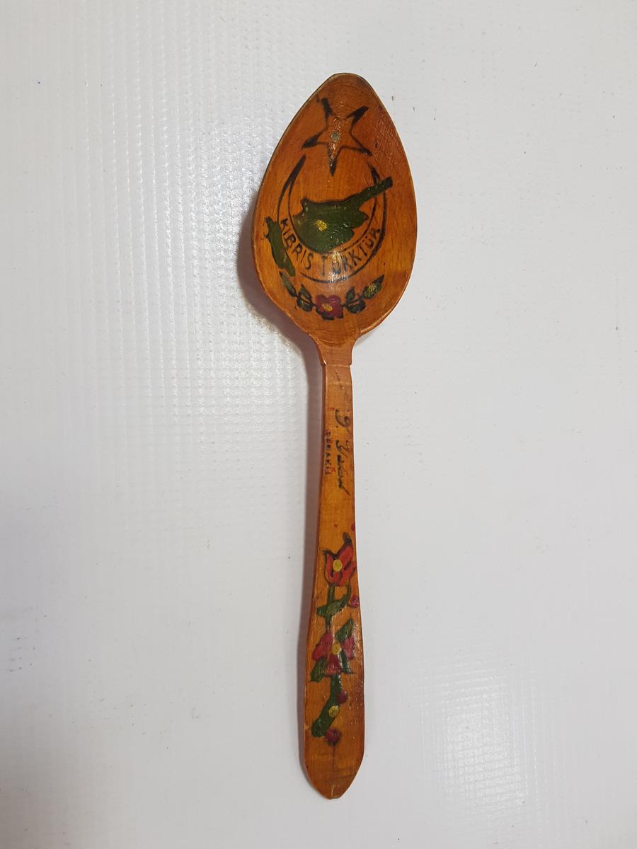 KIBRIS TÜRKTÜR YAZILI VE KIBRIS HARİTALI AHŞAP KAŞIK