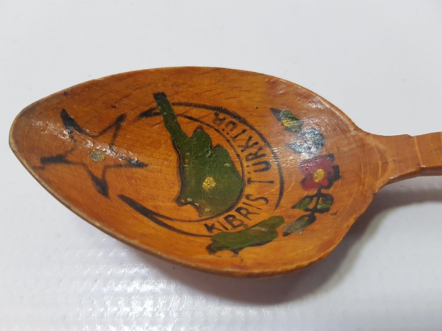 KIBRIS TÜRKTÜR YAZILI VE KIBRIS HARİTALI AHŞAP KAŞIK