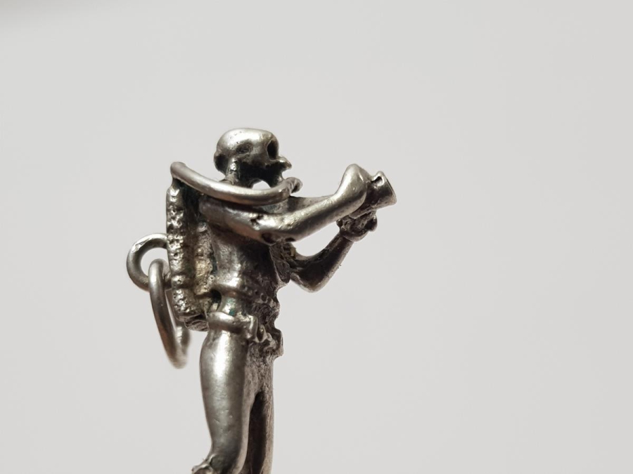 DALGIÇ FORMLU GÜMÜŞ KOLYE UCU