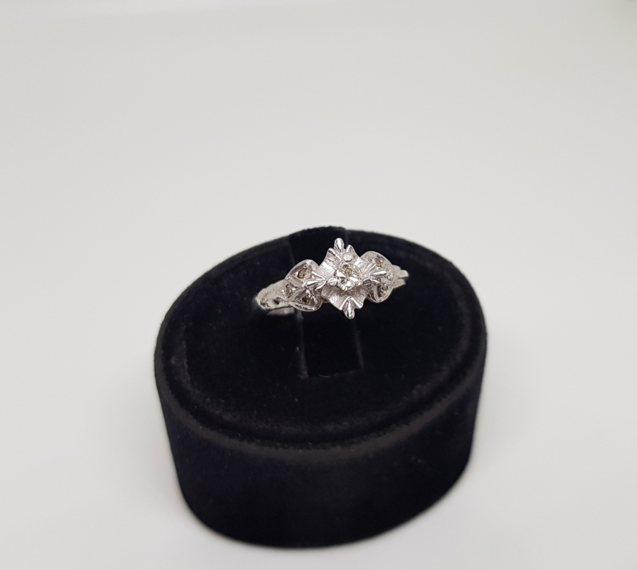 TEK TAŞ MODEL PIRLANTA TAŞLI YÜZÜK