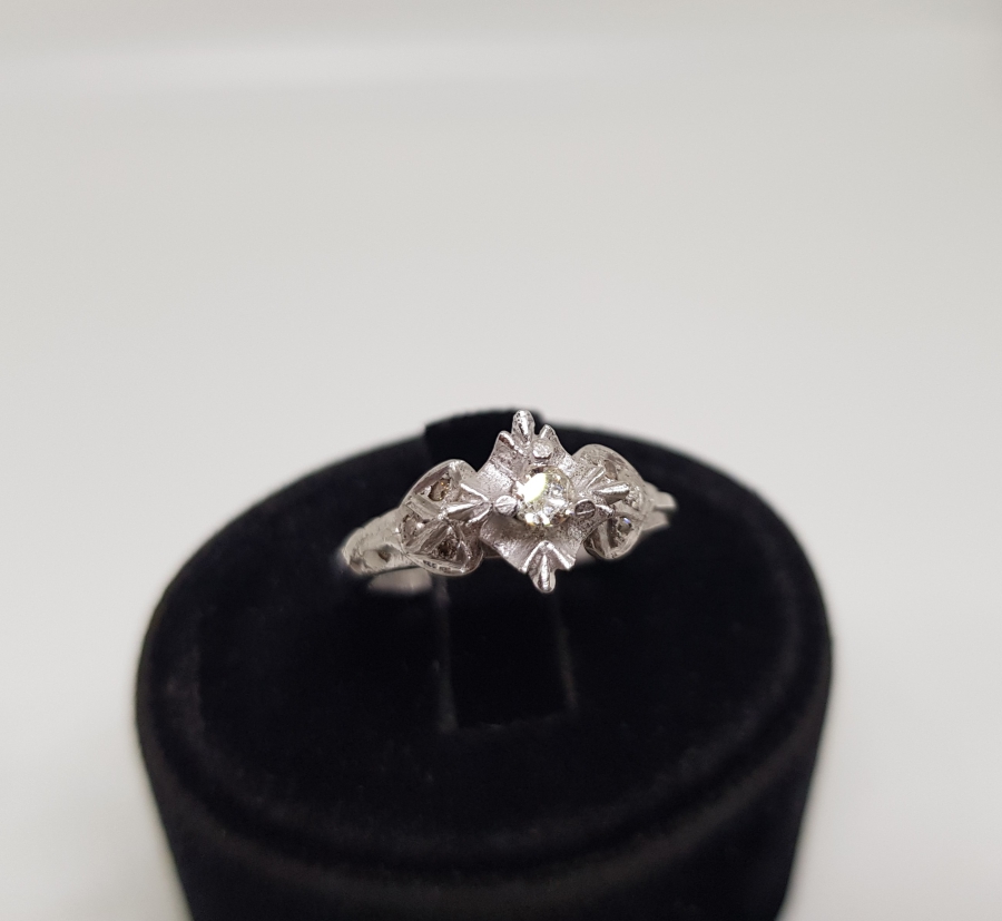 TEK TAŞ MODEL PIRLANTA TAŞLI YÜZÜK