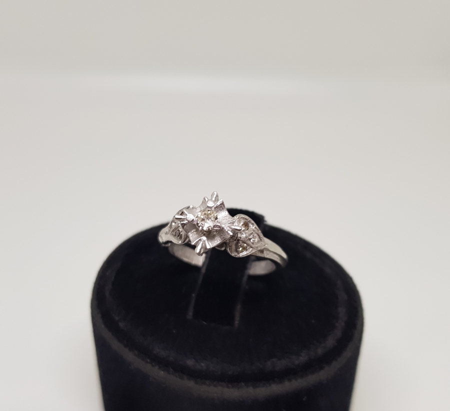 TEK TAŞ MODEL PIRLANTA TAŞLI YÜZÜK