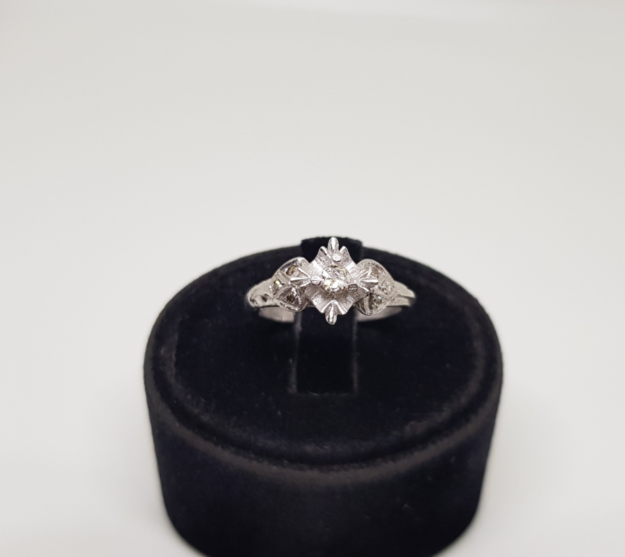 TEK TAŞ MODEL PIRLANTA TAŞLI YÜZÜK