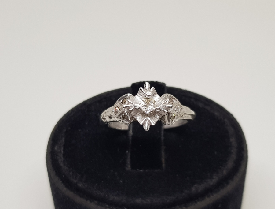 TEK TAŞ MODEL PIRLANTA TAŞLI YÜZÜK