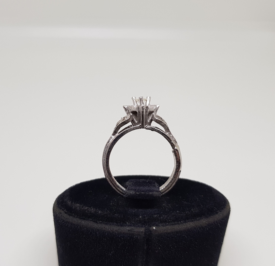 TEK TAŞ MODEL PIRLANTA TAŞLI YÜZÜK