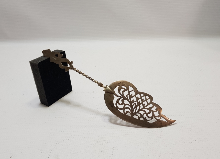 KABARTMA İŞÇİLİKLİ ANTİKA GÜMÜŞ PASTA SPATULASI