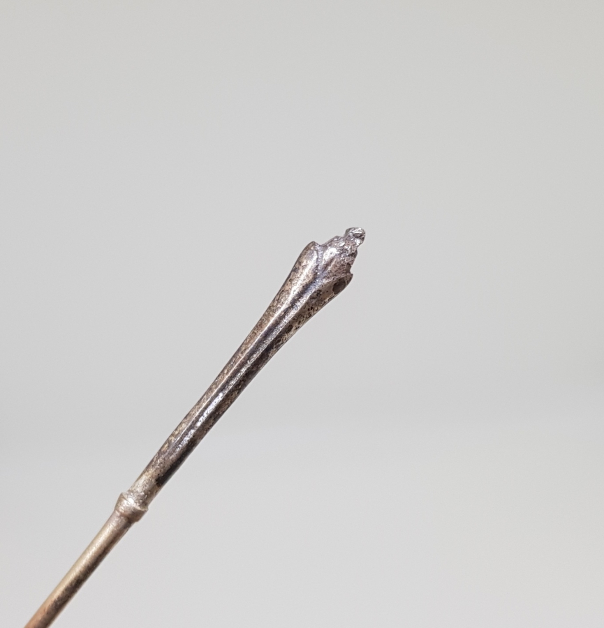 ÜST KISMI LALE FORMUNDA OSMANLI DÖNEMİ GÜMÜŞ İĞNE