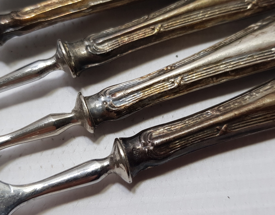 GÜMÜŞ SAPLI ALTILI ÇATAL BIÇAK SETİ