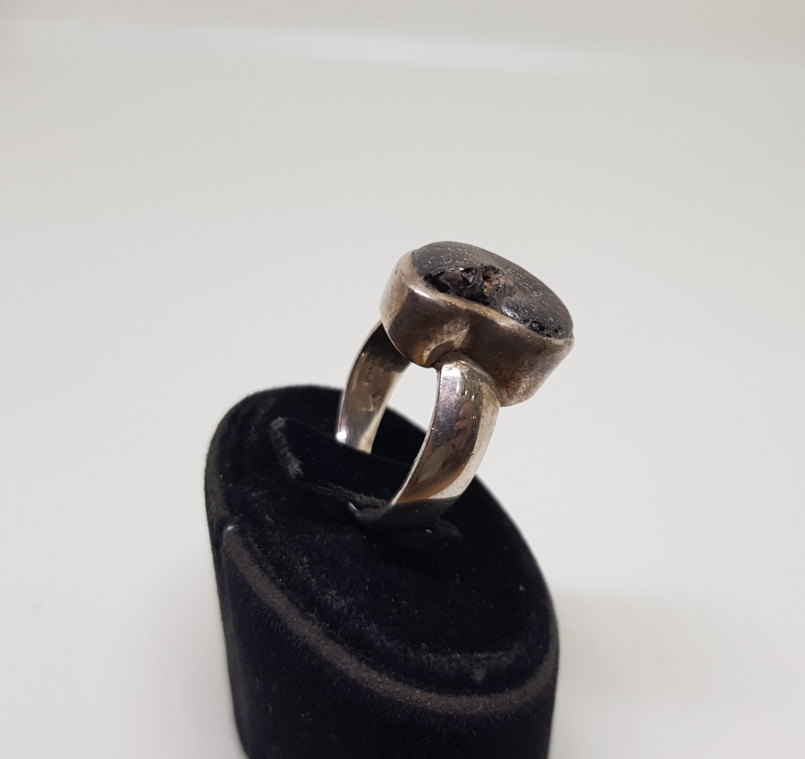 ÜZERİ FOSİLLİ ÖZEL YAPIM GÜMÜŞ AVRUPA YÜZÜK