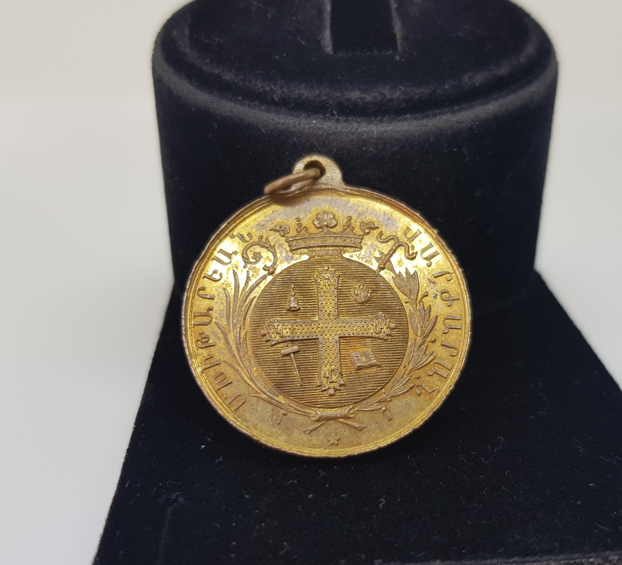 OSMANLI DÖNEMİ ALTIN KAPLAMA ERMENİ PANGALTI MİKİTERYAN LİSESİ MADALYONU