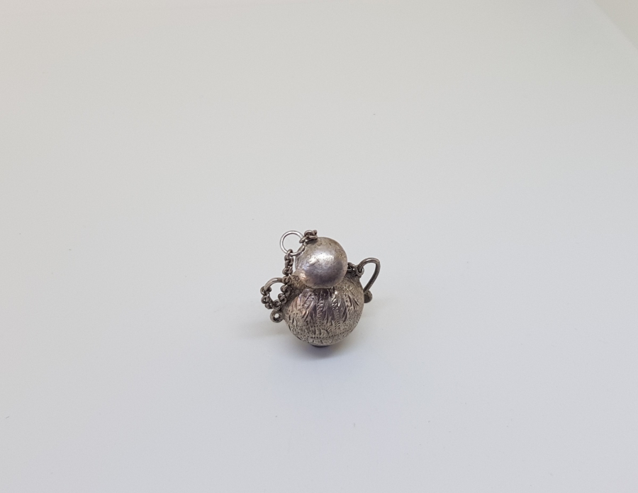 TAMAMI KALEM İŞÇİLİKLİ VE EL YAPIMI OSMANLI DÖNEMİ GÜMÜŞ ZEHİR ŞİŞESİ