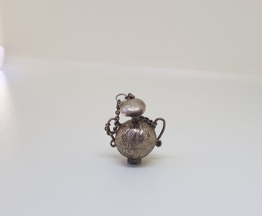 TAMAMI KALEM İŞÇİLİKLİ VE EL YAPIMI OSMANLI DÖNEMİ GÜMÜŞ ZEHİR ŞİŞESİ