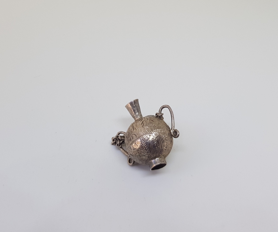 TAMAMI KALEM İŞÇİLİKLİ VE EL YAPIMI OSMANLI DÖNEMİ GÜMÜŞ ZEHİR ŞİŞESİ