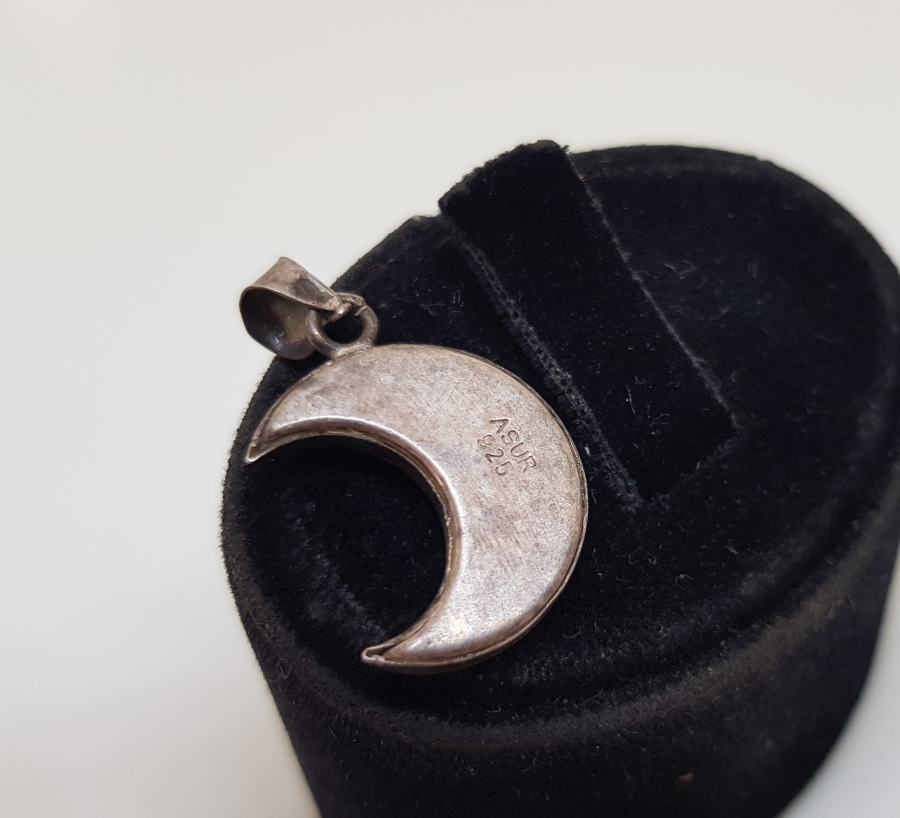 HİLAL FORMUNDA İÇİNDE DUASI İLE GÜMÜŞTEN MAMUL CEVŞEN-İ KEBİR