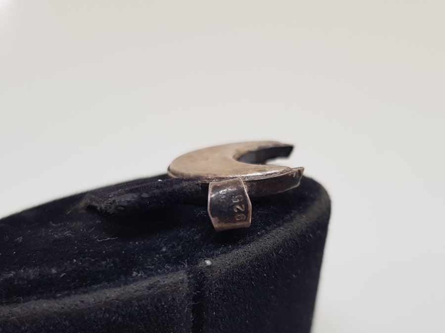 HİLAL FORMUNDA İÇİNDE DUASI İLE GÜMÜŞTEN MAMUL CEVŞEN-İ KEBİR