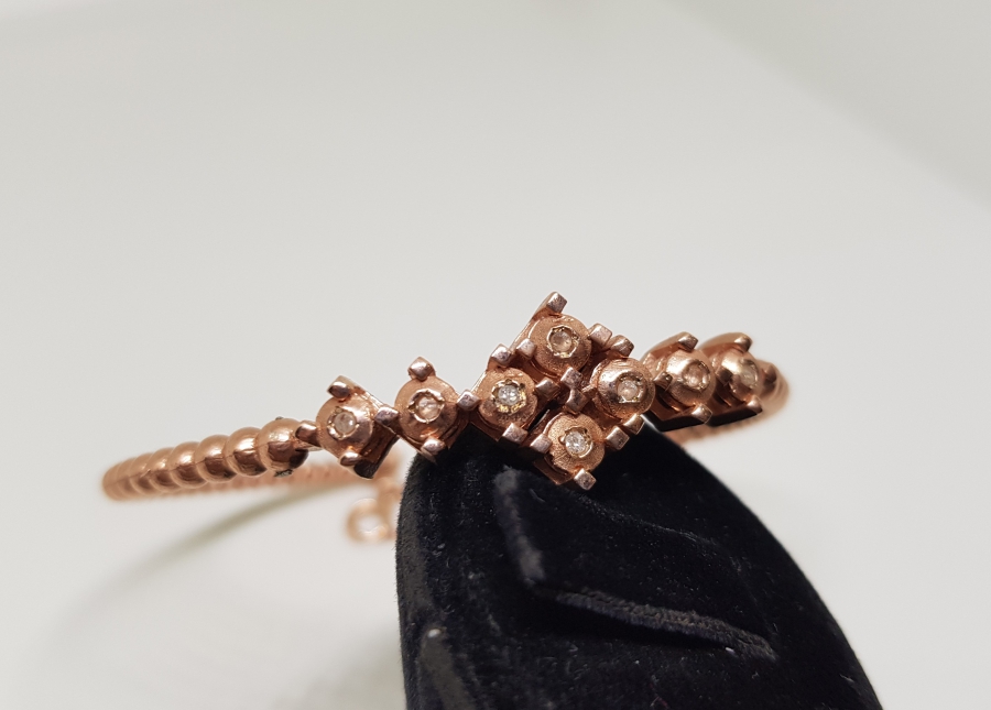 ELMAS TAŞLI ALTIN KAPLAMA BİLEKLİK