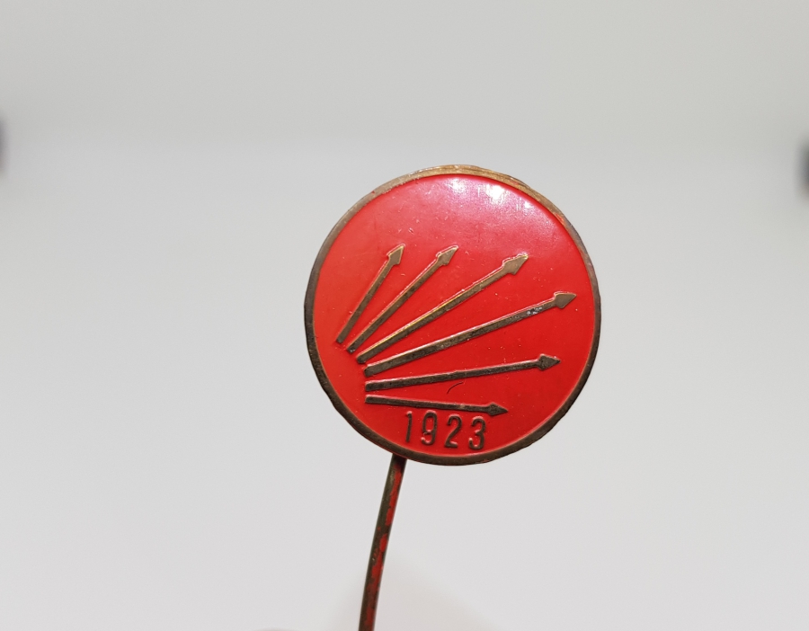 ORİJİNAL KABINDA ANTİKA CHP ROZETİ