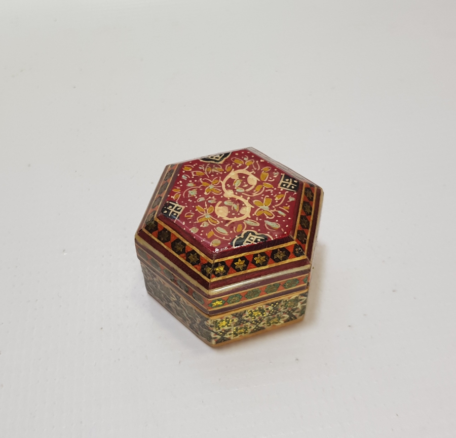 MARKUTERİ İŞÇİLİKLİ ANTİKA KAPAKLI TESPİH KUTUSU