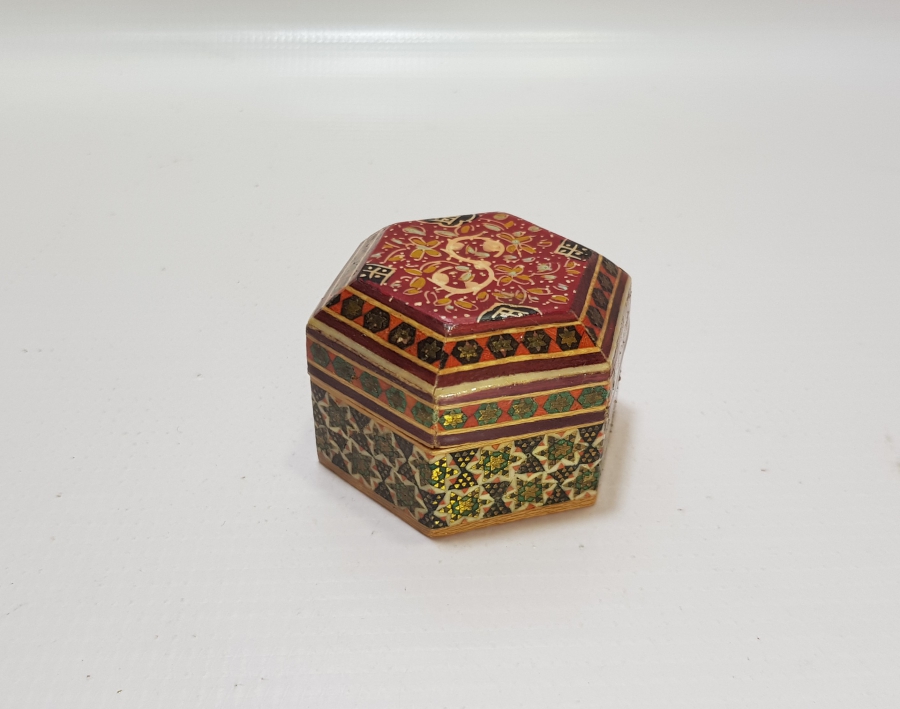 MARKUTERİ İŞÇİLİKLİ ANTİKA KAPAKLI TESPİH KUTUSU