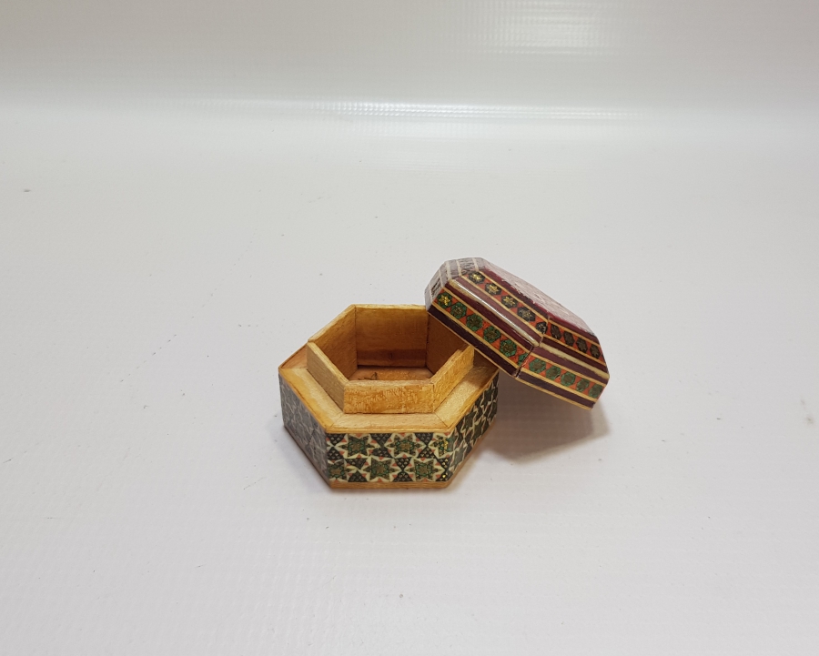 MARKUTERİ İŞÇİLİKLİ ANTİKA KAPAKLI TESPİH KUTUSU