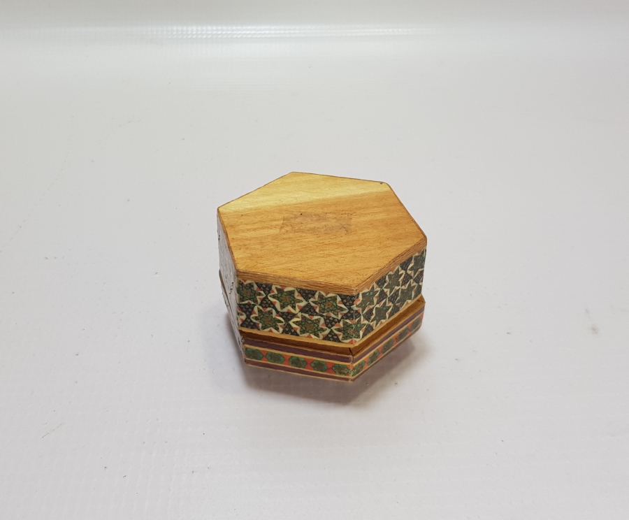 MARKUTERİ İŞÇİLİKLİ ANTİKA KAPAKLI TESPİH KUTUSU