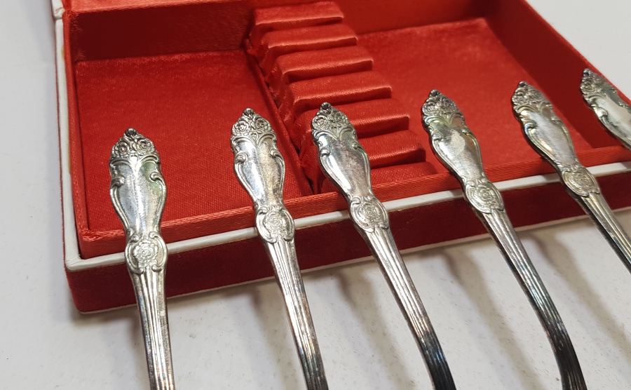 ORİJİNAL KUTUSUNDA SOVYET RUSYA YAPIMI GÜMÜŞ KAPLAMA KAŞIK TAKIMI