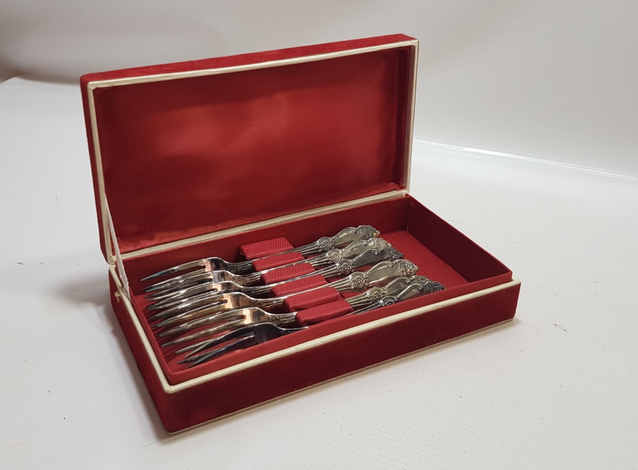 ORİJİNAL KUTUSUNDA SOVYET RUSYA YAPIMI GÜMÜŞ KAPLAMA ÇATAL TAKIMI