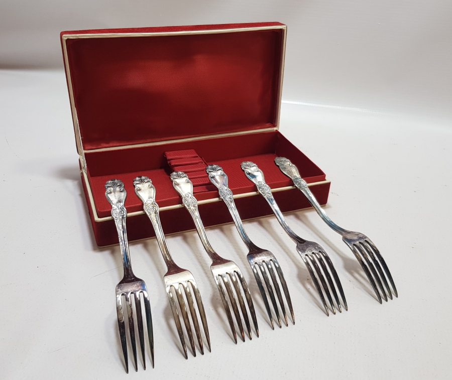 ORİJİNAL KUTUSUNDA SOVYET RUSYA YAPIMI GÜMÜŞ KAPLAMA ÇATAL TAKIMI