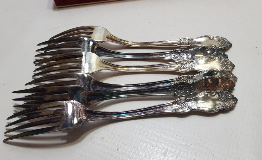 ORİJİNAL KUTUSUNDA SOVYET RUSYA YAPIMI GÜMÜŞ KAPLAMA ÇATAL TAKIMI