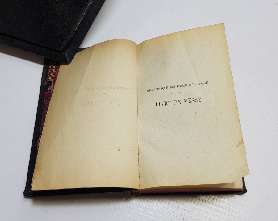 1874 TARİHLİ DERİ CİLTLİ ANTİKA İNCİL