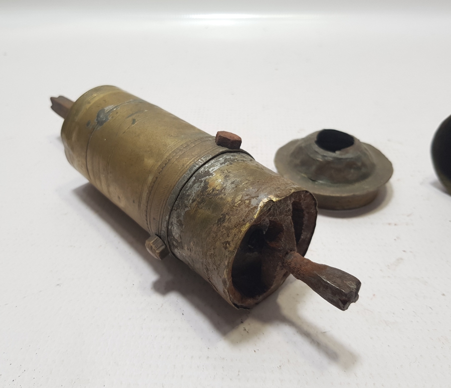 ÜZERİ USTA DAMGALI OSMANLI DÖNEMİ KAHVE DEĞİRMENİ