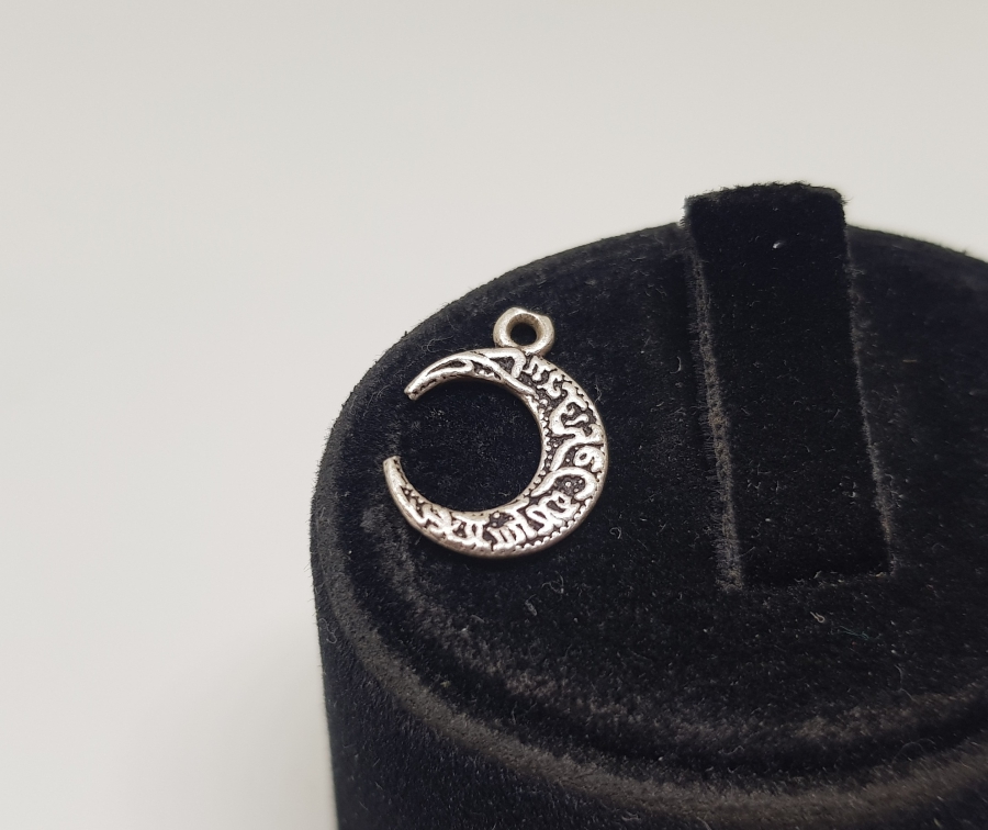 HİLAL FORMUNDA YAPILMIŞ GÜMÜŞ KOLYE UCU