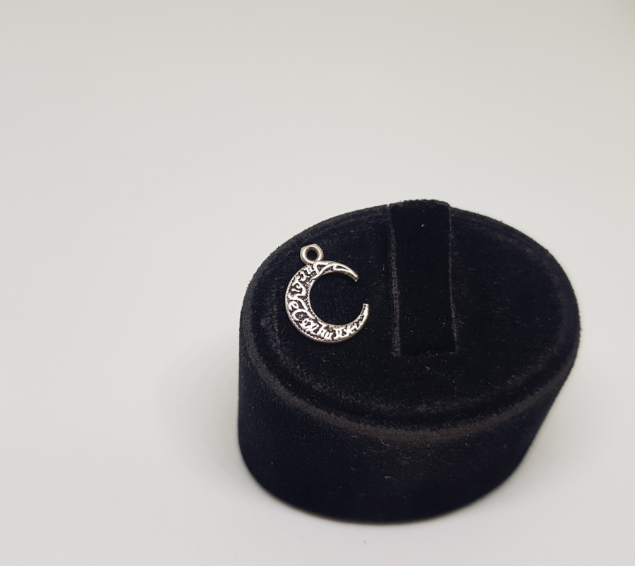 HİLAL FORMUNDA YAPILMIŞ GÜMÜŞ KOLYE UCU