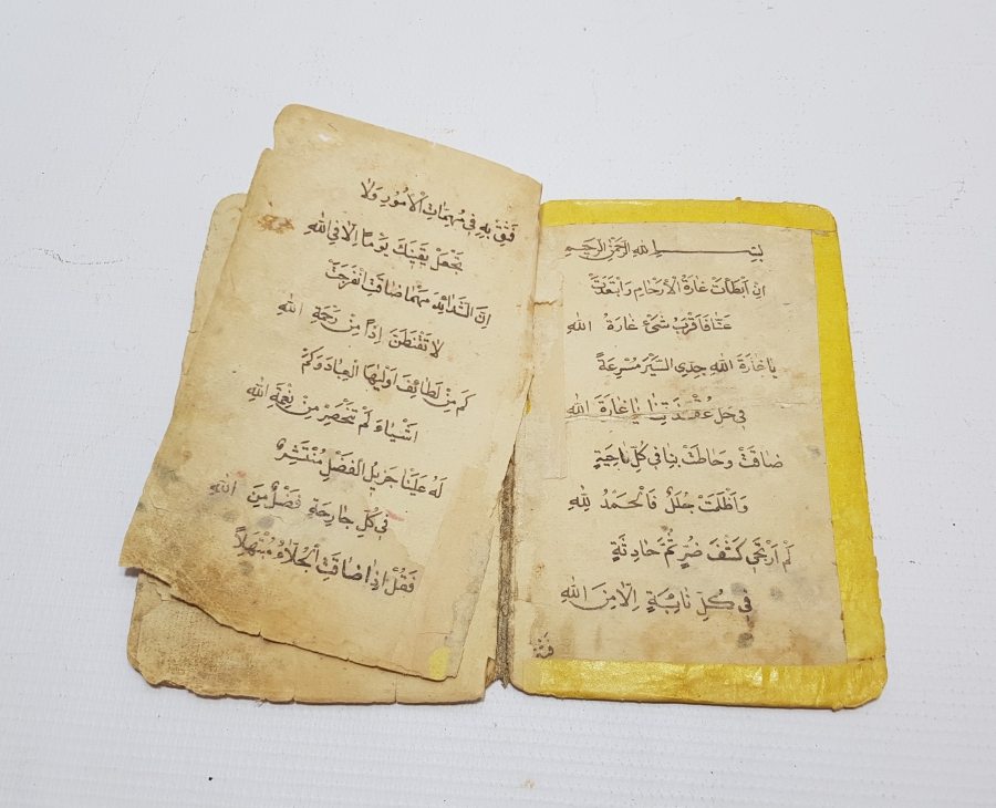 İÇERİSİNDE PEYGAMBER EFENDİMİZE METHİYELER BULUNAN EL YAZMA KİTAP