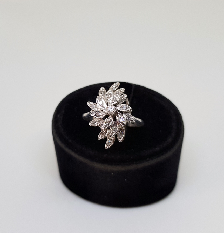 PIRLANTA TAŞLI SARMAŞIK MODELİ YÜZÜK