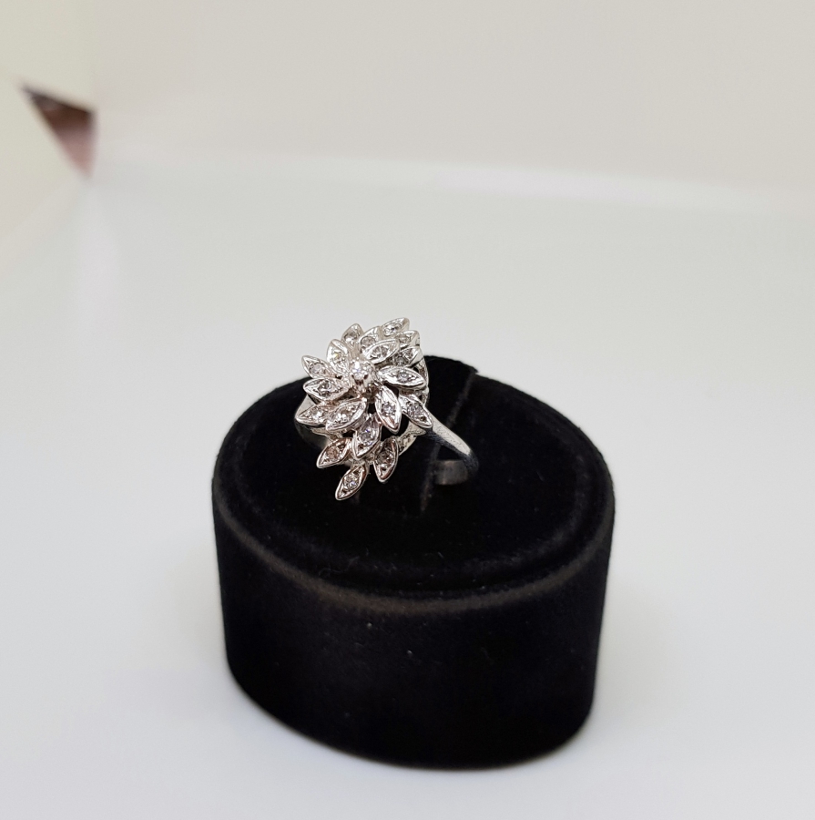 PIRLANTA TAŞLI SARMAŞIK MODELİ YÜZÜK